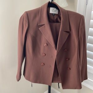 Le Suit pantsuits fully lined